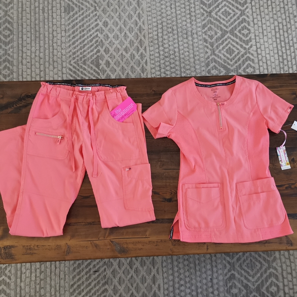 Coral Scrub Set with Pockets